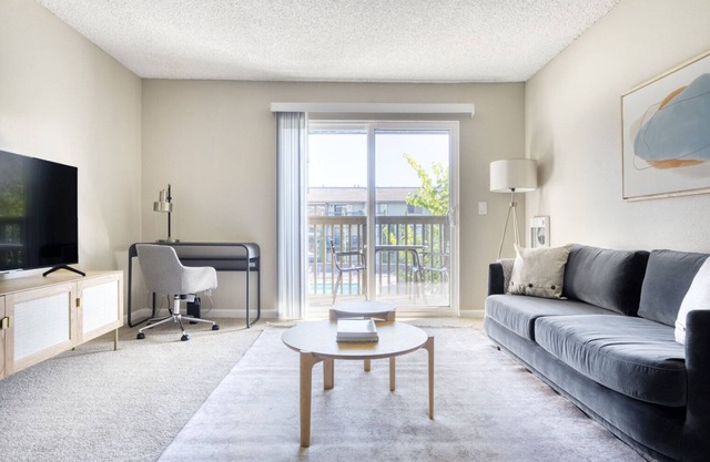 Charming Foster City 1BR w/ Gym, Pool, W/D, near highways, by Blueground