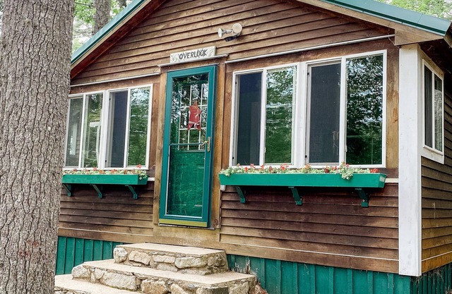 Charmant, vier Jahreszeiten, Blick auf die Berge, Lakeview Cottage