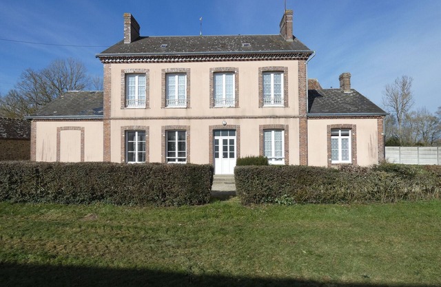 Charmantes Gîte Familial à l'Ancien Presbytère avec Grand Jardin à Nonvilliers