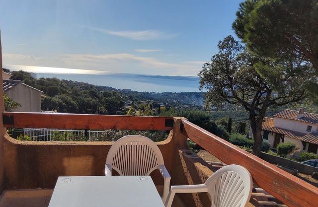 Charming pavilion 5 minutes from the beaches and the entrance to the Gulf of Saint Tropez