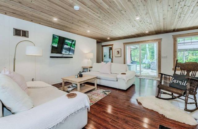 Charming French-Country Home w/ Hot Tub & EV Charger Near Bruce Trail