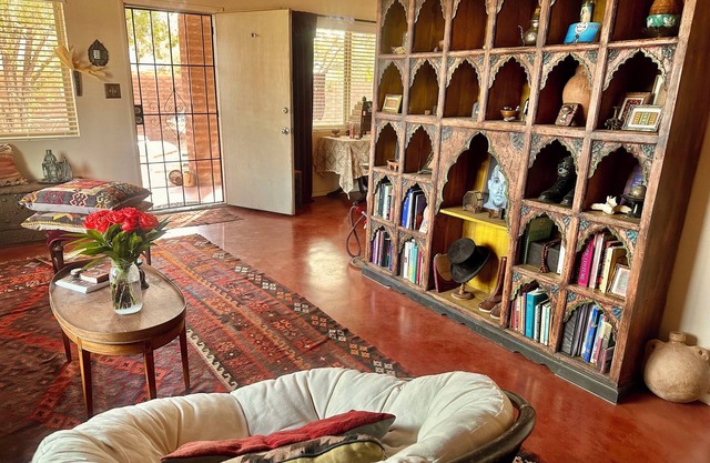Charming furnished 2BR sanctuary with WiFi & off-street parking in Menlo Park,