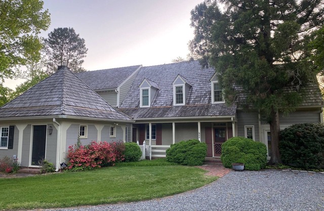 Charming furnished 3-bedroom, waterfront home with boat slip on Carters Creek