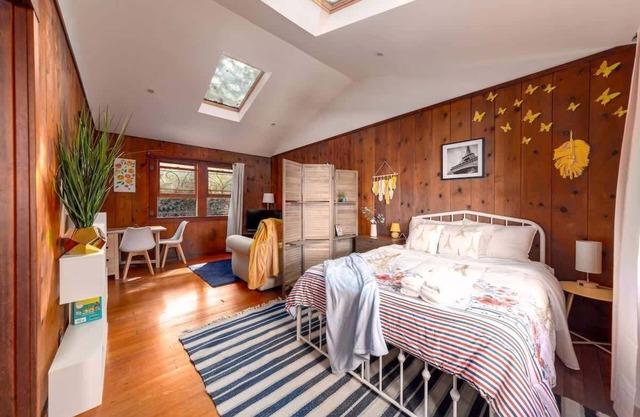 Charming Garden Cottage | Walk to UC + BART | Parking