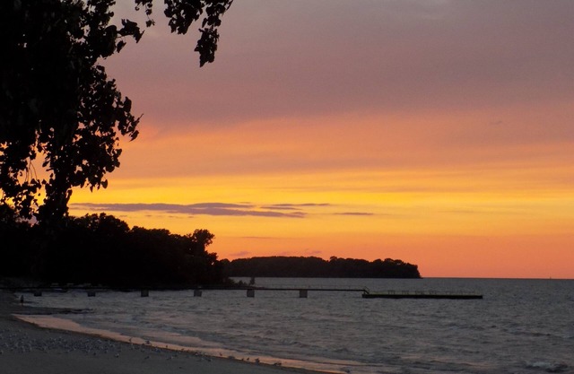 Charming Gem Beach, Catawba Island Condo am Strand!