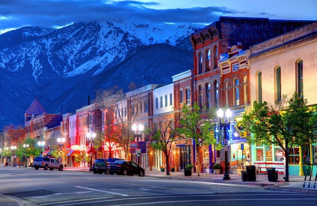 Charming getaway in Ogden: few minutes to ski resorts, sleeps six, ideal for outdoor enthusiasts!