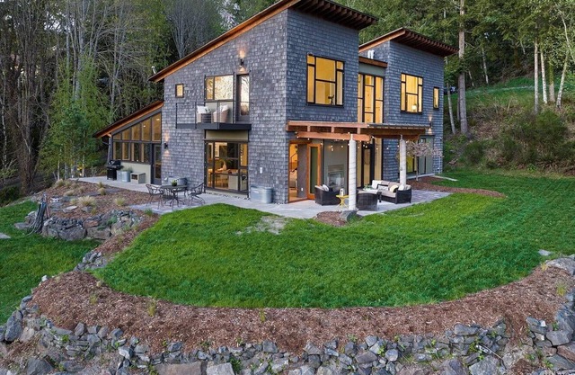 Charming Getaway in Gig Harbor | Hot Tub | Patio