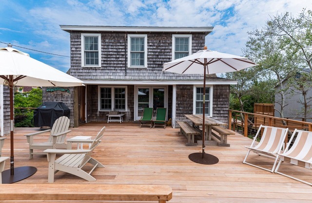 Charming getaway near the beach w/ free WiFi, gas grill, and partia A/C