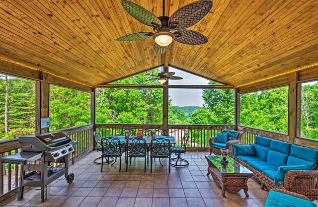 Charming Getaway w/ Lake Cumberland Views!