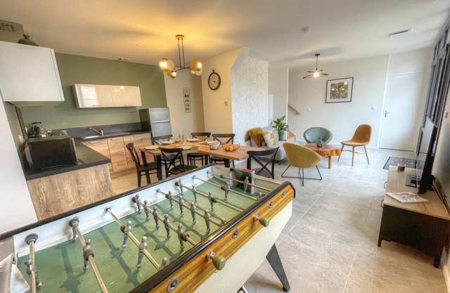Idyllisches Ferienhaus mit privater Terrasse, beheiztem Pool und moderner Ausstattung
