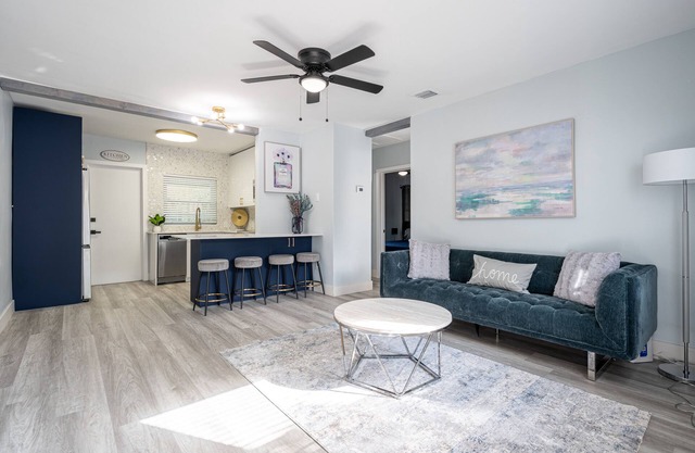 Charming & Glamorous 2BR Retreat in Ft Lauderdale: Pool, Yard & Prime Location!