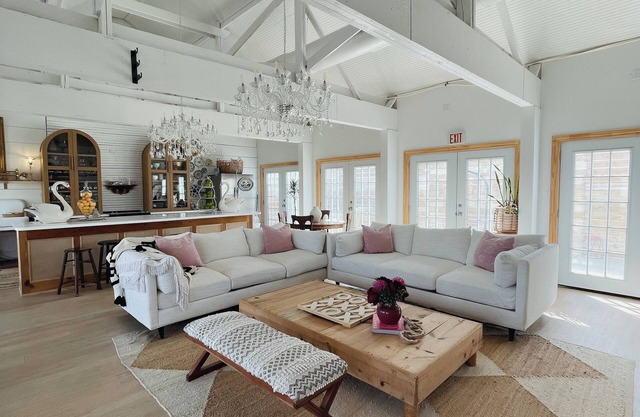 Charming Glamping Barn with AC – Cozy Escape in Elk City!