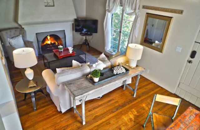 Charming Green Cottage Blocks zum Strand und Dorf