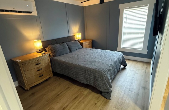 Charming Guest Bedroom in 2br 2bath Home in Fort Myers 5mins from FMB