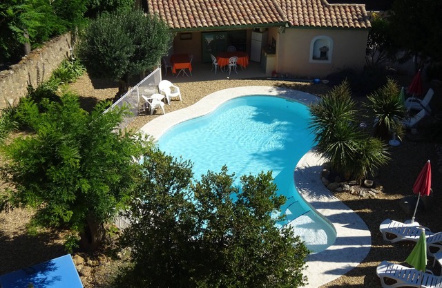 Wohnung in einem alten Herrenhaus mit Pool, Parkplatz, Strände 8 km