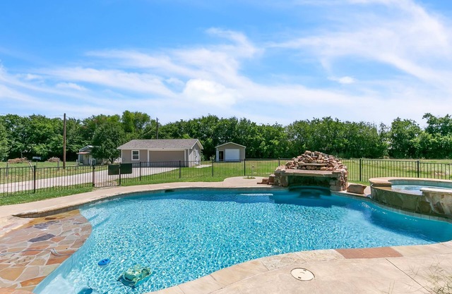 Charming Guest House w/ Pool Near Historic Downtown McKinney & Scenic Trails