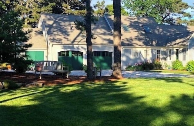 Charming Guest House, with Waterviews & Private Beach! Perfect for Fun Weekends!