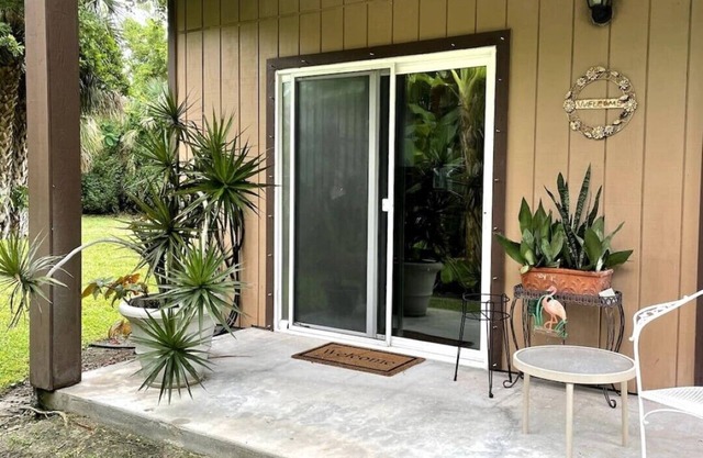 Charming Guest Quarters in Separate Building