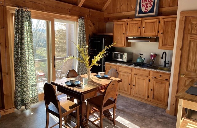 Charming Guesthouse in scenic CT town. Bikes, kayaks, firepit, beach pass.