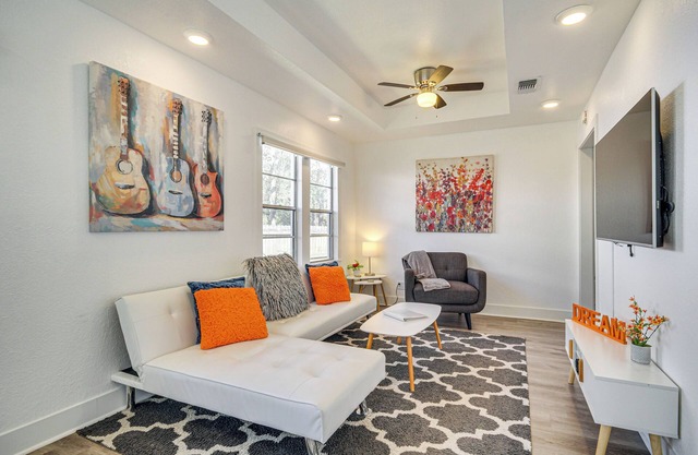 Charming Gulf Coast Cottage - 1 Mile to the Coast!