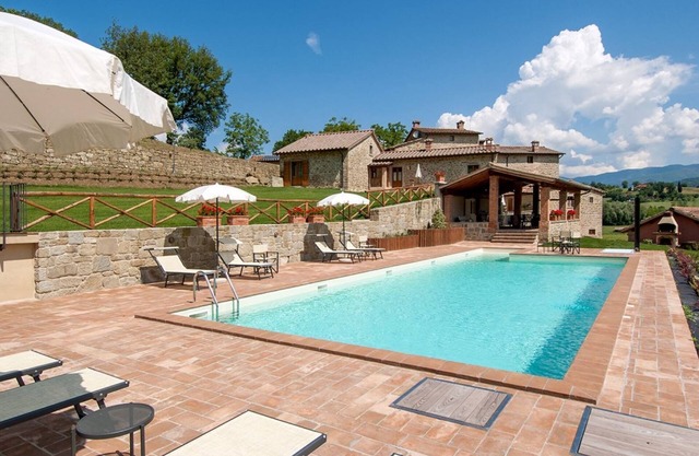 Landgut mit privatem Pool und komfortabler Ausstattung, ideal für Gruppen
