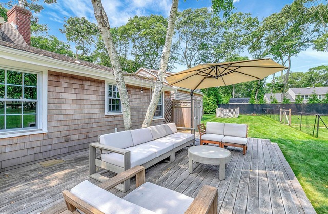 Charming Hamptons Getaway On Private 1 Acre lot w/Heated Pool