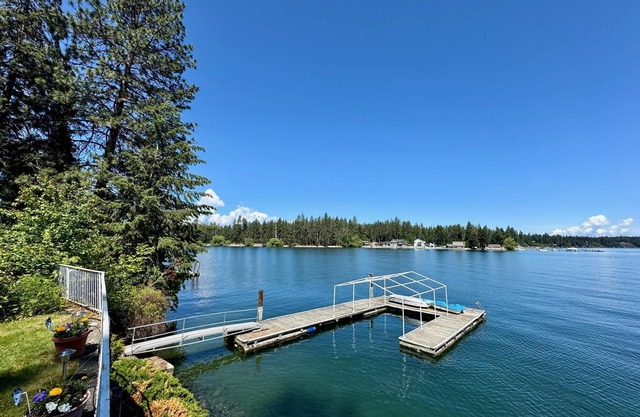 Bezaubernde Hayden Lakefront in der Nähe von Honeysuckle Beach und nur wenige Minuten von der Stadt entfernt