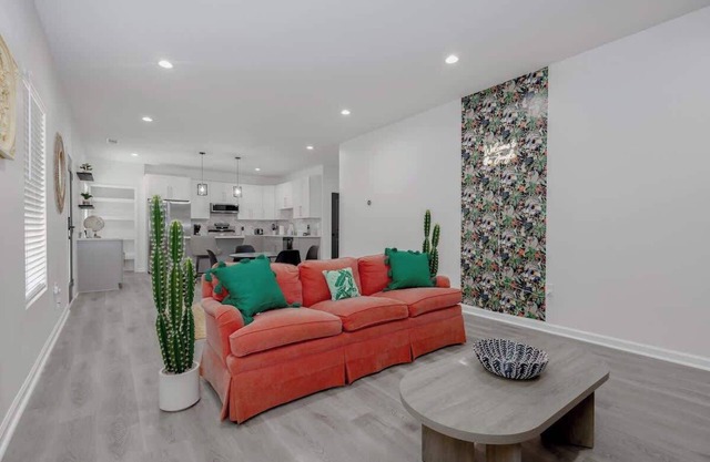 Charming Hideaway w/ KingBed Firepit Near RoadATL