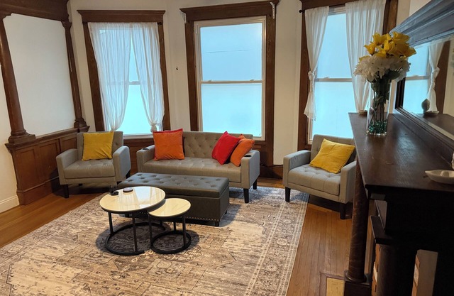 Charming Historic 2BR Retreat in New Haven – Cozy Stay Near Yale & Downtown!
