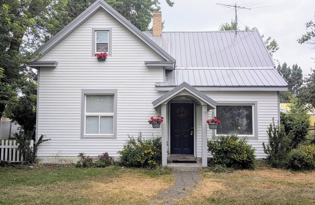 Charming Historic Farmhouse centrally located to Yellowstone Entrances