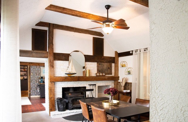 Charming Historic Lake's Region Retreat