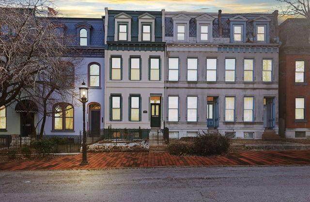 Charming 3-bedroom house in wonderful St. Louis with WiFi, AC