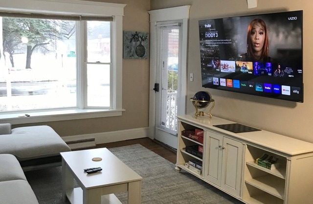 Charming Historic 2-bedroom unit with WiFi in lovely Orchard Park Village