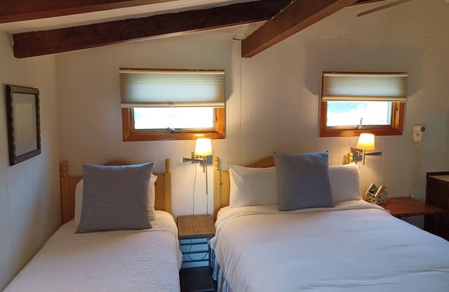 Charming Hither House West Cottage! Fully Furnished and Pet Friendly!