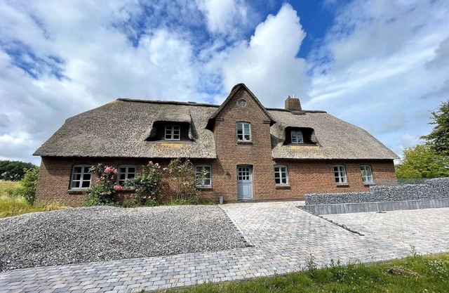 Bei der Ferienwohnung Hauke-Haien im Reetdachhaus Bongsiel entspannen