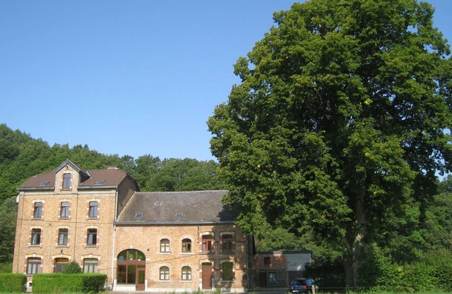 Charmantes Ferienhaus mit Pool in Coo