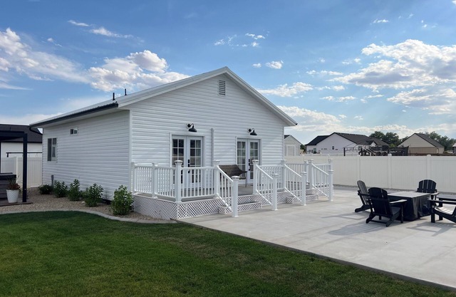 Charming home 2 bed 2 full bathrooms,kids zone and adult zone.