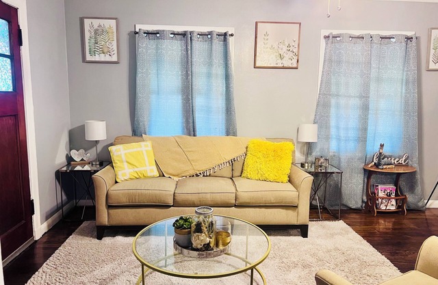 Charming Home! 2 king beds, very peaceful and safe!!