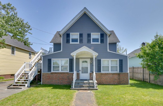 NEW! Charming Home ~ 6 Mi to Downtown New Haven!