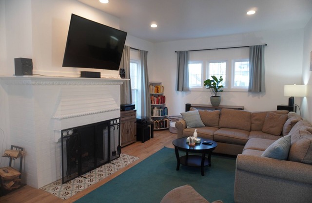 Charming home 7 minutes from downtown, no cleaning fee