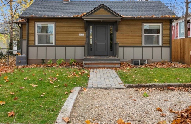 Charming Home Away From Home - Brand New Hot Tub, Nice Backyard.