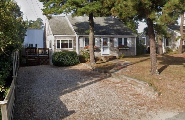 Charming Home Close To Sea Street Beach, Dining, and Entertainment (2362)