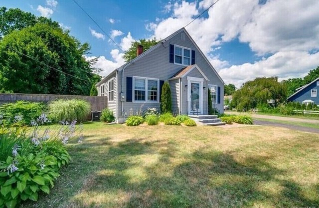 Charming home, easy access - everything Branford. Super Host with 5-Star Rating