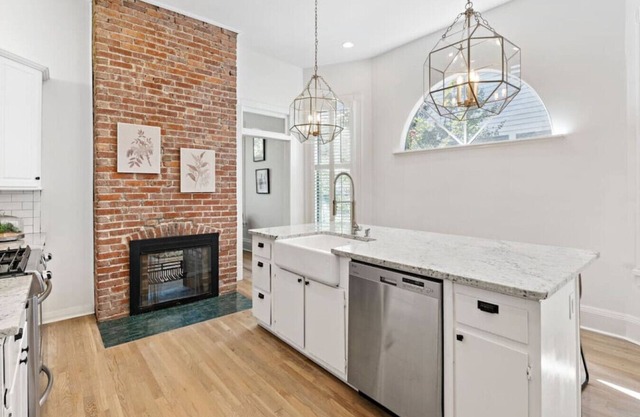 Charming Home in 5 Points / Close to Broadway!