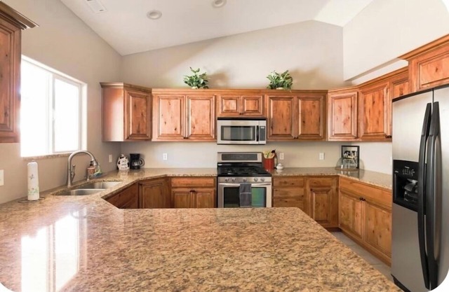 Charming Home with private yard, garage, near Zion National Park!