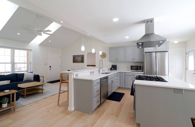 Charming State College Retreat: Minutes to PSU; 4 bedrooms, 75” TV and Deck