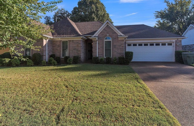 Charming Home near Memphis Airport - Free Parking by RedAwning