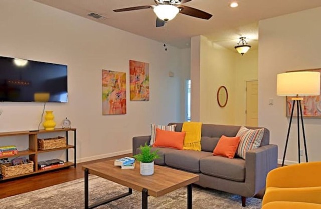 Charming Home Near Lackland & SeaWorld 2mi
