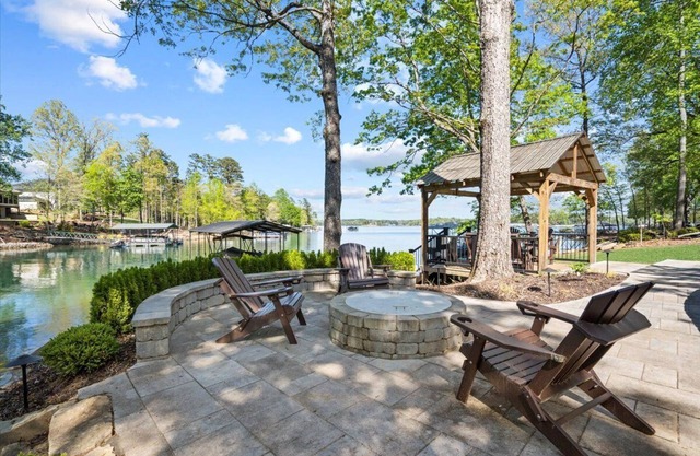Charming Home on Lake Keowee with Private Boat Ramp, Boat Dock, Hot Tub & More!!