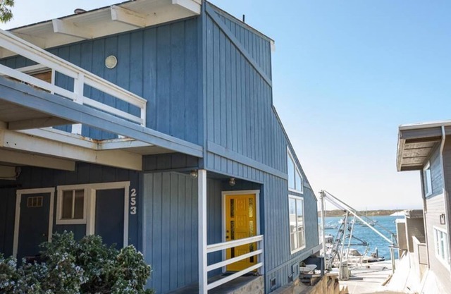Charming Home Overlooking The Morro Rock and The Bay